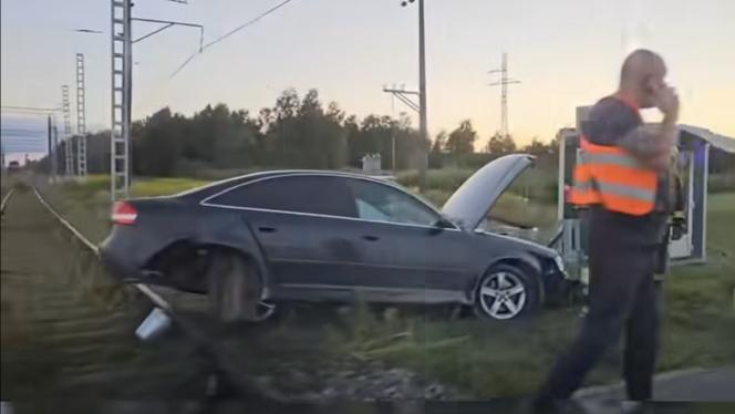 Attēls rakstam: VIDEO: Avārija Olainē - spēkrats pēc sadursmes paliek uz dzelzceļa sliedēm