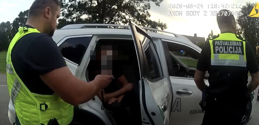VIDEO: Cietumā mācību neguva – Ķekavā pieķer lupatās piedzērušos šoferi