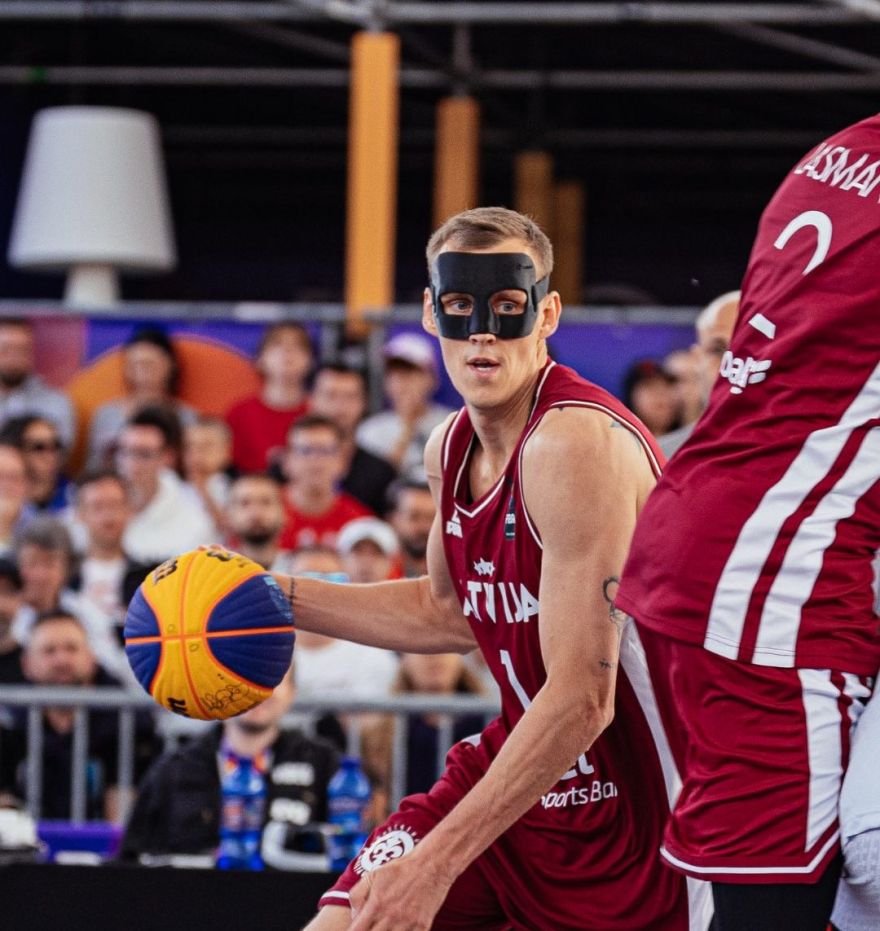 VIDEO: Graujošs revanšs – Latvijas 3x3 basketbolisti pieveic Lietuvu un sasniedz Pasaules kausa pusfinālu