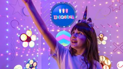 Attēls rakstam: VIDEO: Mārupietis uzbūvē vienradžu fabriku meitai ar autismu, lai finansētu viņas terapijas