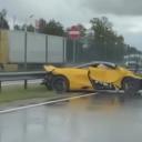 Attēls rakstam: VIDEO: Miljonu vērts skats Ulmaņa gatvē, avarējis luksusa spēkrats "McLaren"