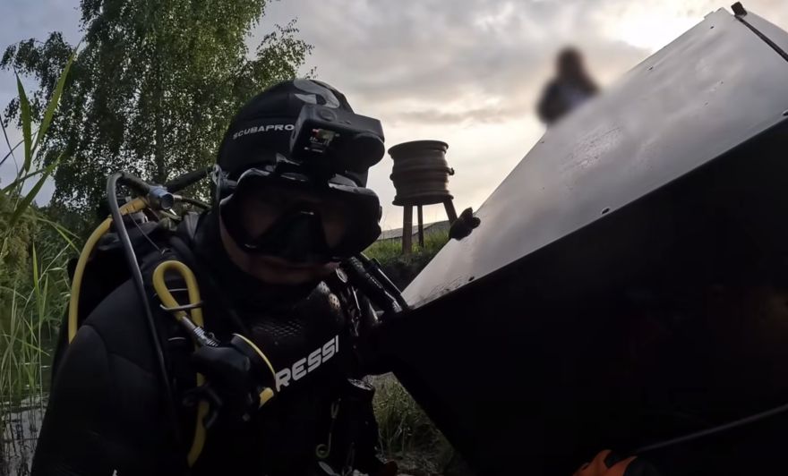 VIDEO: "Mūsu neparastāko darbu TOPā šis noteikti ierindojas pašā augšgalā!" Nirējam Ādažos dīvaina misija