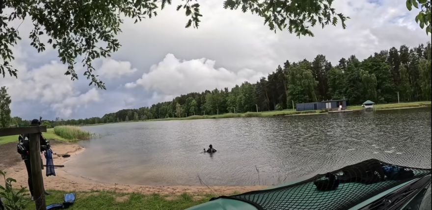 VIDEO: "Nekavējoties tika informēta policija!" Lūk, ko atrada zem ūdens Piņķu peldvietā