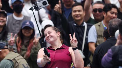 Attēls rakstam: VIDEO. Ostapenko Uhaņā apspēlē agresorvalsts sportisti un desmito reizi karjerā iekļūst WTA 1000 turnīra pusfinālā