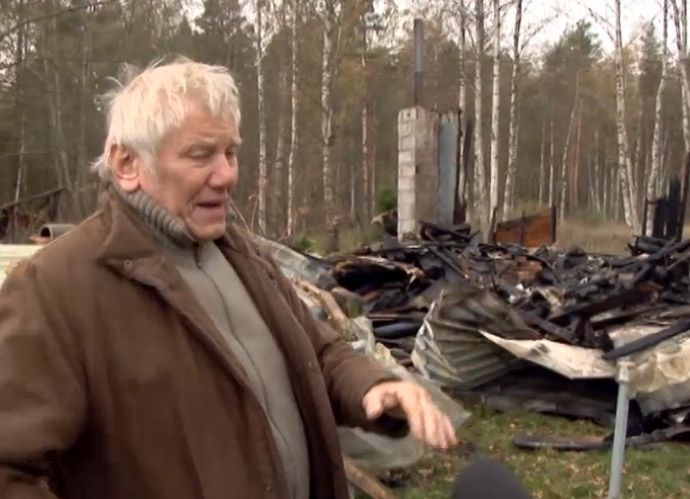 VIDEO: Pirms 80. jubilejas sirmgalvim Ķekavā nodeg māja. Palīdzēsim atjaunot!