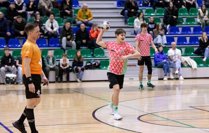 Video: Salaspils handbolisti dramatiskā cīņā vinnē pirmās līgas pirmo finālspēli