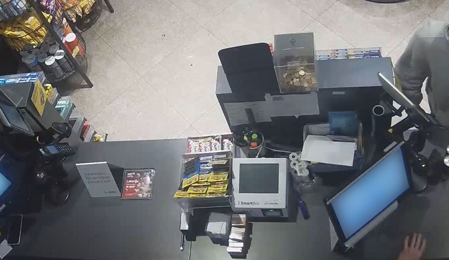 VIDEO: Valsts policija meklē aculieciniekus negadījumam Mārupes "Viršos"