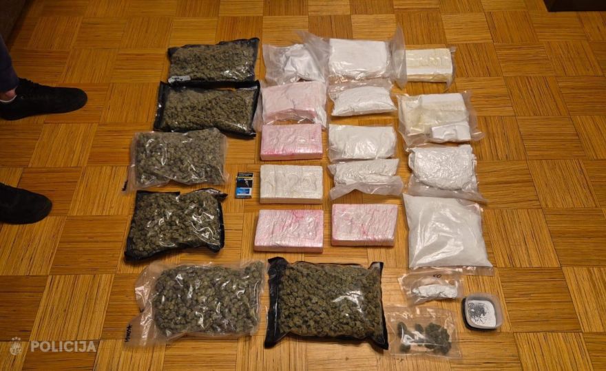 Video: Valsts policija Rīgā atklāj pēdējos gados lielāko kokaīna daudzumu