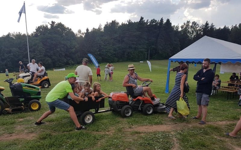 Video: Zāles pļāvēju svētki "Sienāzis 2019" Baldonē pulcē lielu skaitu interesentu
