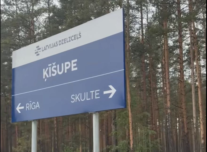 VIDEO: "Ziemā uz mutes, rudenī – uz dupša!" Ķīšupē uzbūvēts moderns perons, līdz kuram jārāpjas pa dubļiem