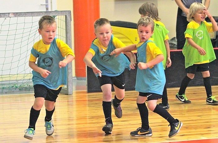 VIDEO: Ziķeri Ķekavā iepazīst futbolu