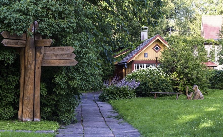 “Vienkārši graujoši!” Sieviete sašutusi - pēc mammas nāves Saulkrastu pašvaldība pārrēķina NĪN