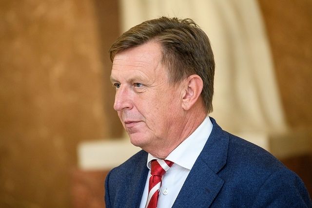 Vienojas mainīt ģimenes valsts pabalsta piešķiršanas kārtību, solot nevienai ģimenei to nesamazināt