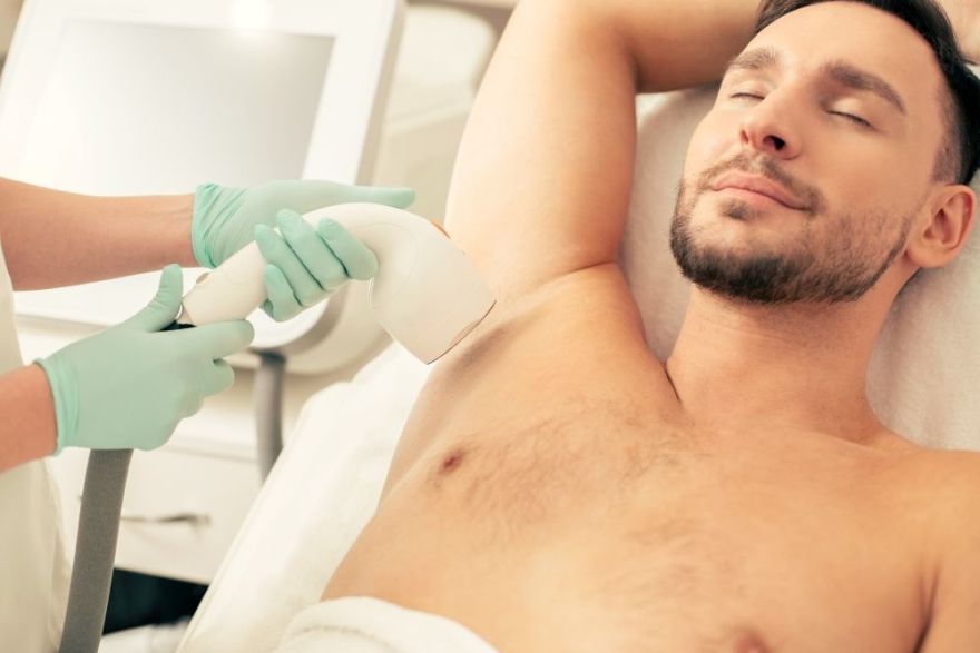 Vīriešu ādas īpatnības lāzerepilācijas laikā – kas jāzina pirms pirmās procedūras?