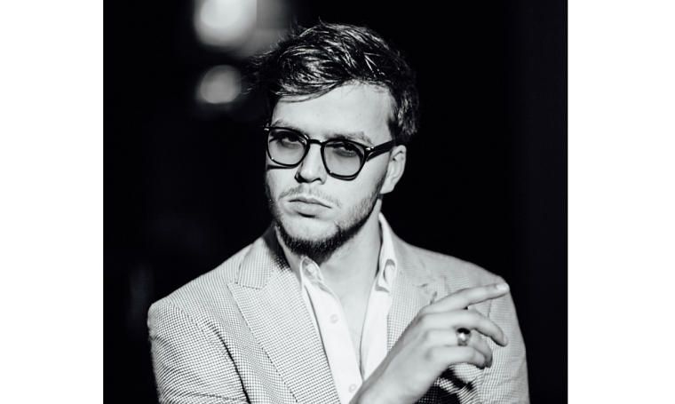 Vokālās grupas "Insomnia" dibinātājs Roberts Memmēns ir mierīgs, kad apkārt viss iet pa gaisu