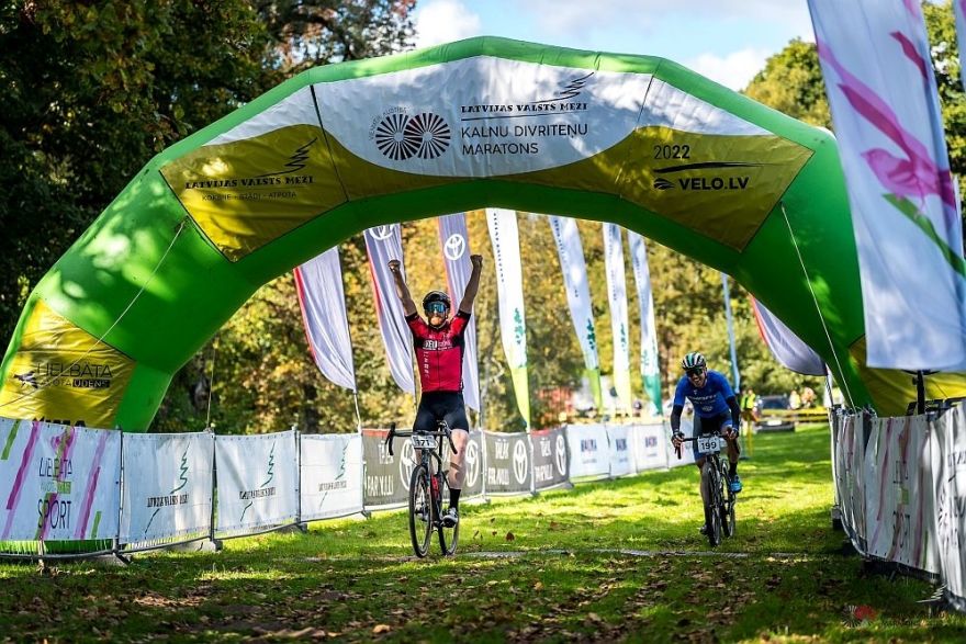 Vosekalns un Laizāne triumfē LVM MTB maratona sezonas pēdējā posmā Zaķumuižā