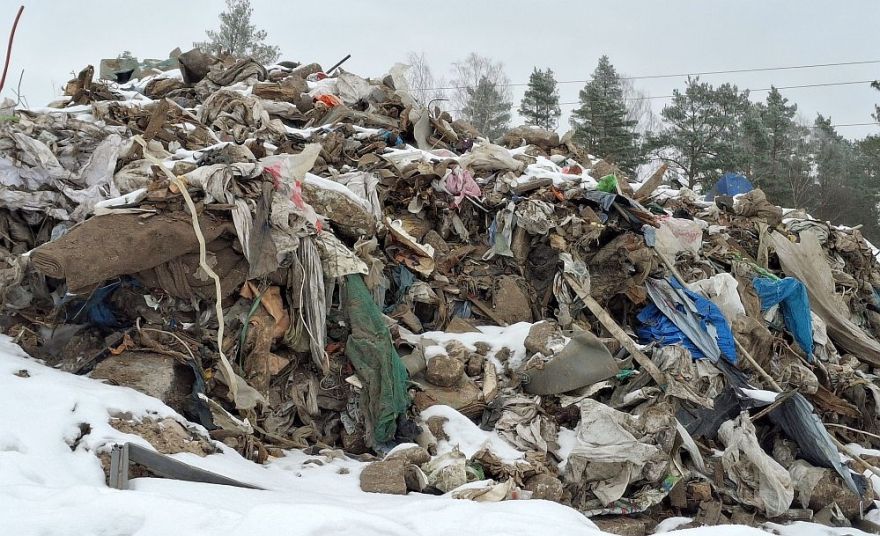 VVD Babītes pagastā konstatē nelegālu būvniecības  atkritumu izgāšanu