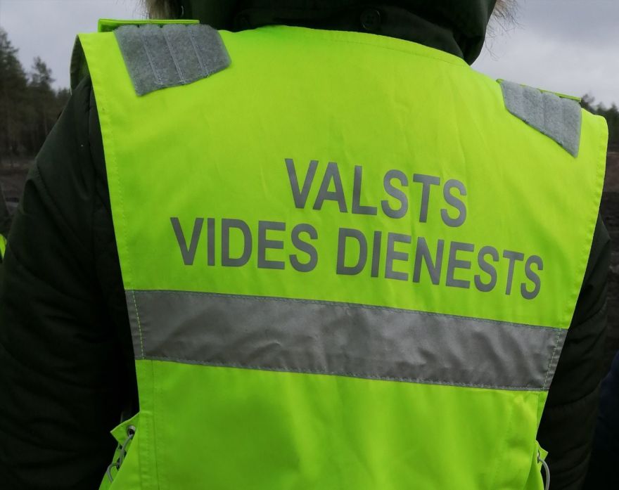 VVD: Bīstamo kravu pārvadātājam jāveic ģeoekoloģiskā izpēte avārijas vietā uz Liepājas šosejas
