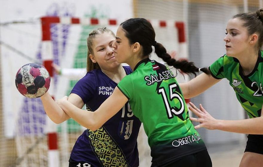 Zaudējumus piedzīvo Salaspils handbolistes, Ķekavas florbolistes un futbolistes