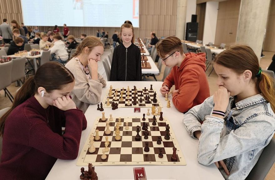 Zelts un bronza. Olaines skolniecēm divas medaļas Skolu šaha olimpiādes sacensībās