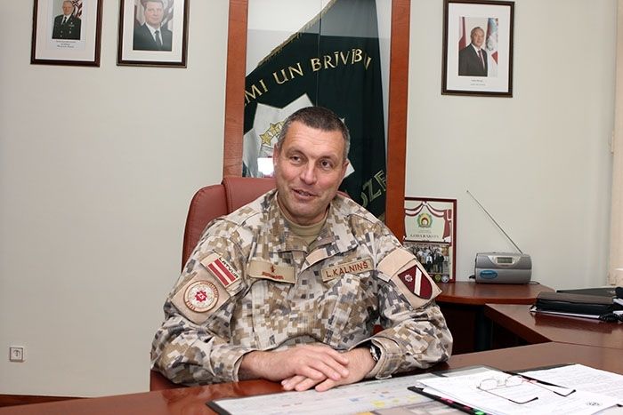 Zemessardze nav bārdaini veči ar "kalašņikoviem"