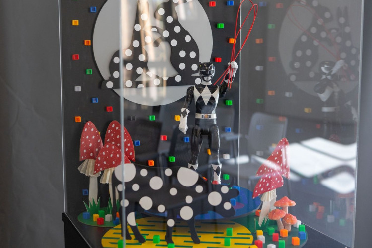 Foto: Jūrmalā skatāmas Ziedoņa pasaku telpiskās ilustrācijas